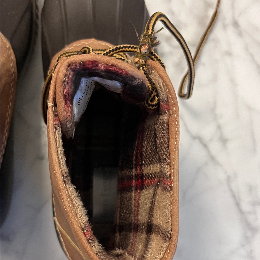 Mission 200 Tan and Brown Duck Boots with flannel inside Women’s Size 6 - Picture 6 of 8